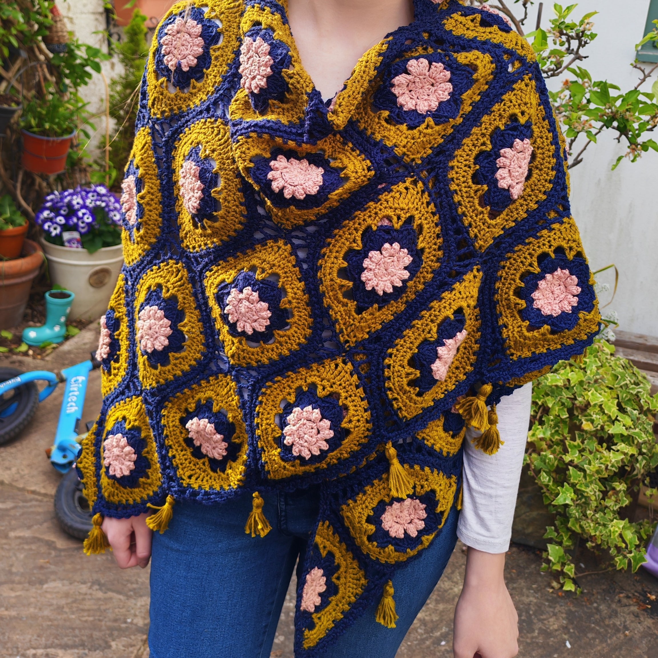 The Midnight Lantern Shawl
