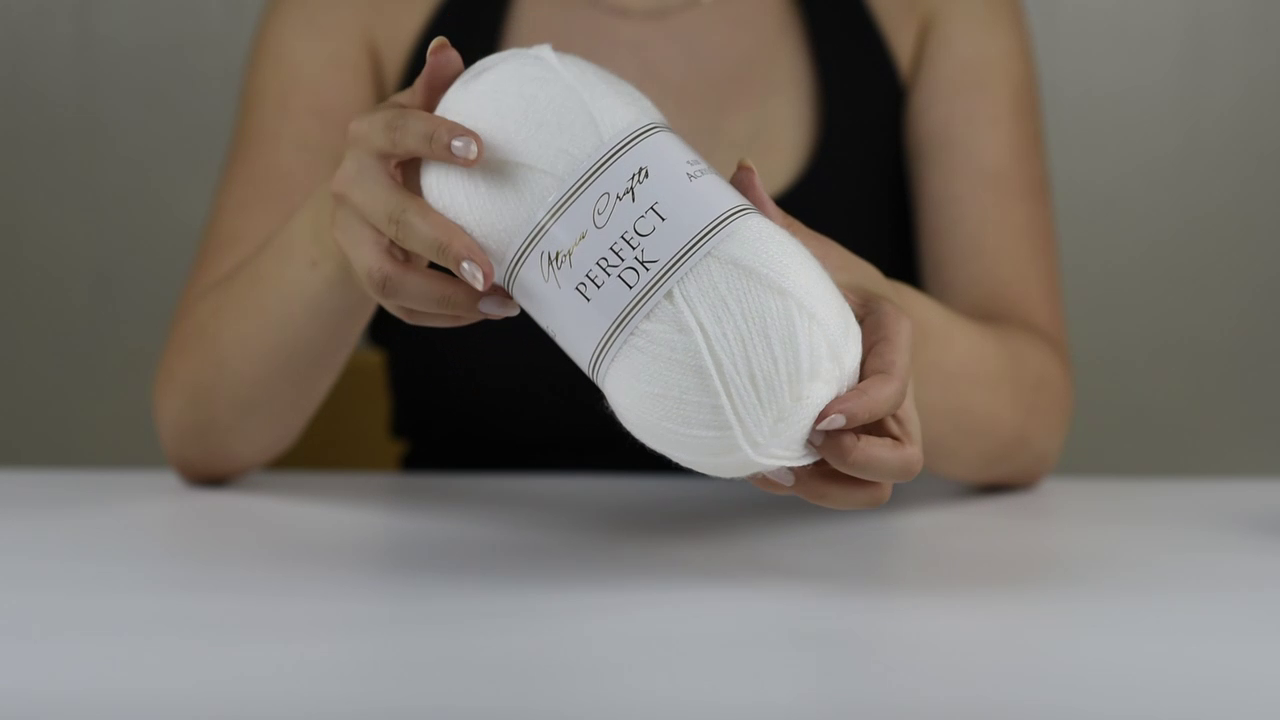 Perfect DK Yarn - 100% Acrylic Soft Double Knitting Yarn (100g / 300m)